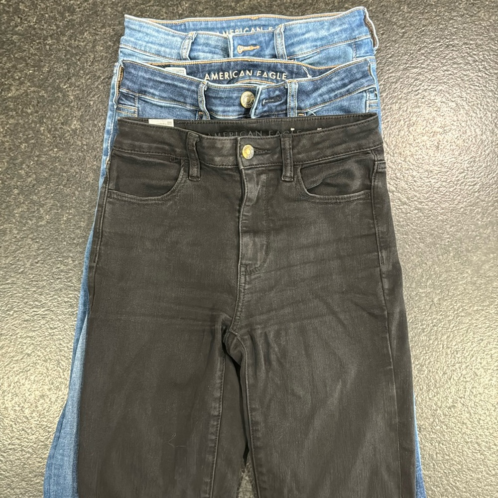 Lot of 3 pairs AE skinny jeans